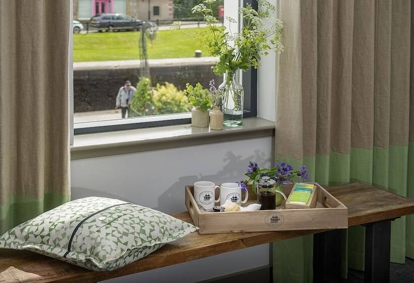 Семейный Номер, Lock Chambers, Caledonian Canal Centre
