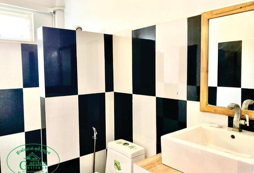اتاق لوکس, Garden Village Guesthouse & Pool Bar