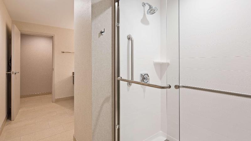 Люкс Кровать Кинг, Best Western Plus Wilkes Barrescranton Airport