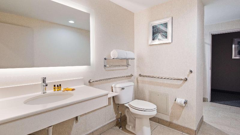 Люкс Кровать Кинг, Best Western Plus Wilkes Barrescranton Airport