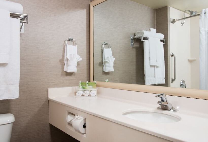 Номер Стандарт, Holiday Inn Express Hotels & Suites Burlington, An Ihg