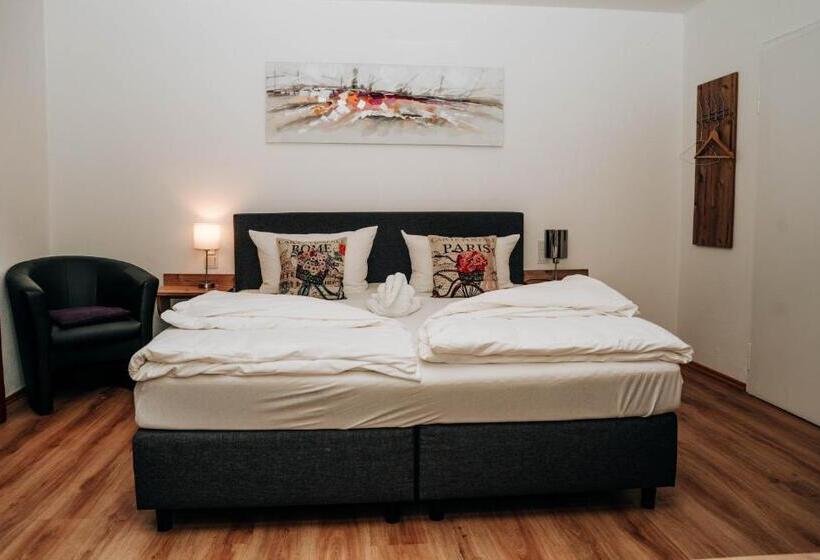 Номер Стандарт, Ihre Pension In Amerang