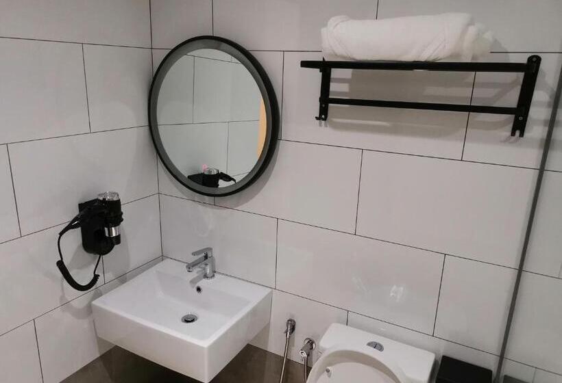 اتاق لوکس با تخت بزرگ, Arena Boutique Hotel Kuala Terengganu
