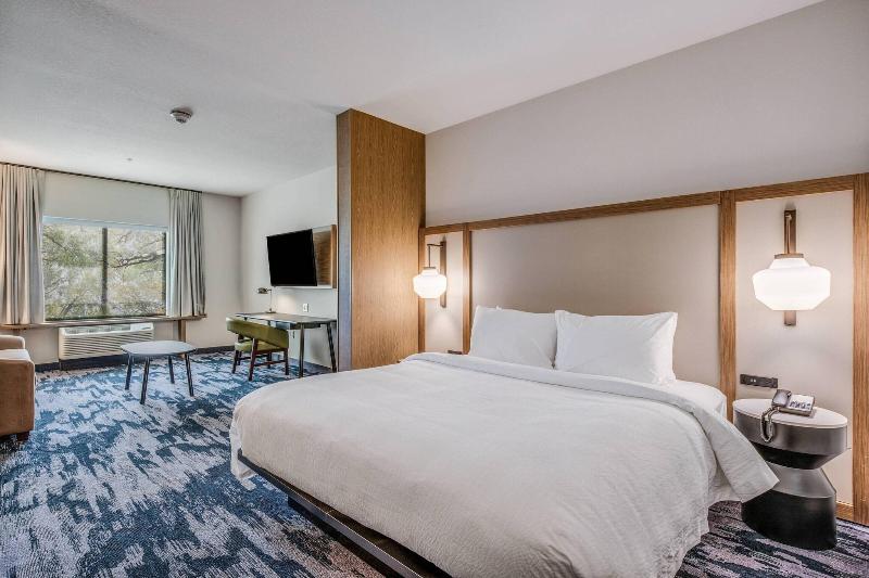 스위트 킹사이즈 침대, Fairfield Inn & Suites Whitewater