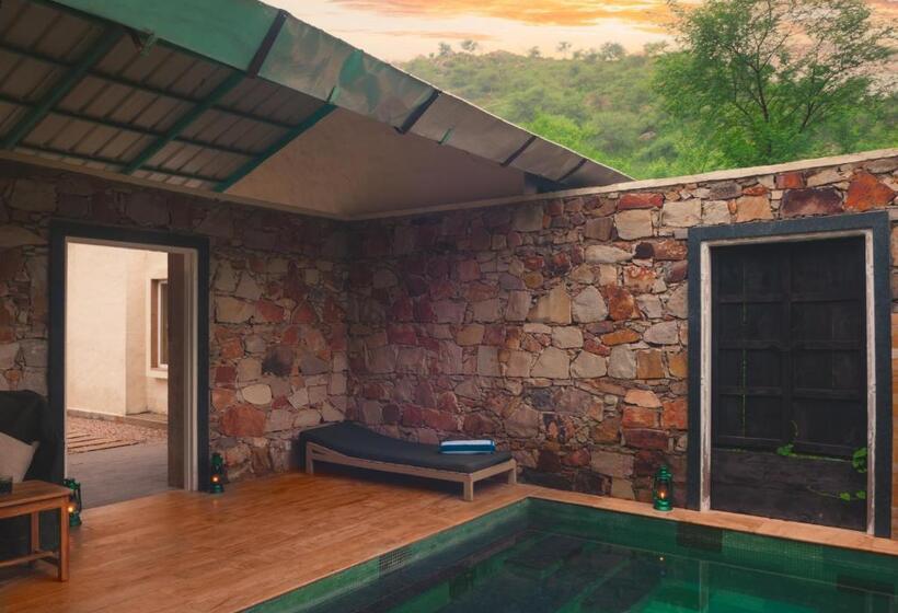 اتاق خانوادگی, Trees N Tigers Luxury Wildlife Lodge