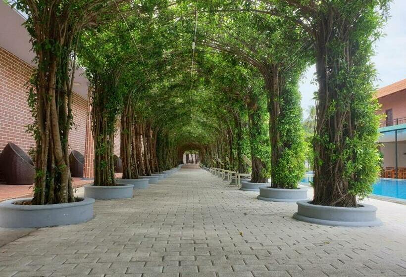 اتاق استاندارد سه تخته با چشم‌انداز استخر, Countryside Phu Quoc Resort