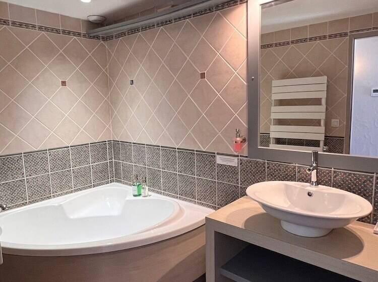 Номер Стандарт Трехместный, Hôtel Restaurant La Bergerie