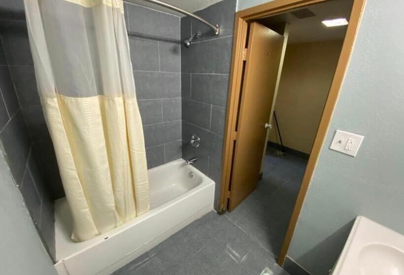 Номер Deluxe, Economy Inn North Randall
