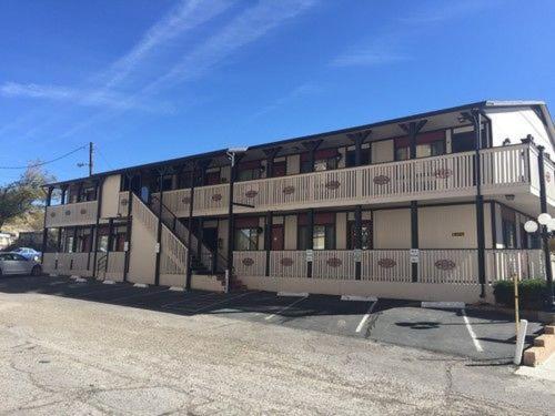标准间, Jim Butler Inn & Suites