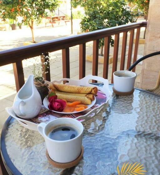 Номер Стандарт Трехместный, Golden Palms Guest House & Cafe