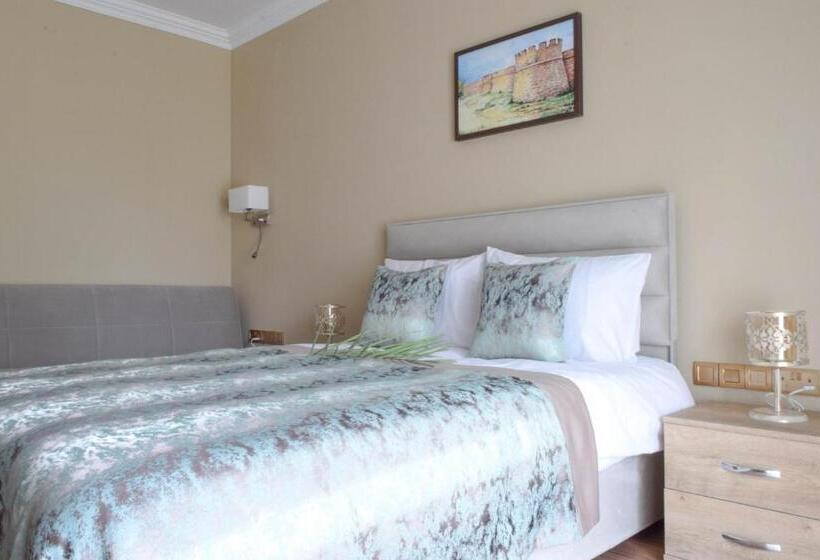 Трехместный Номер Классика, Golden Palms Guest House & Cafe