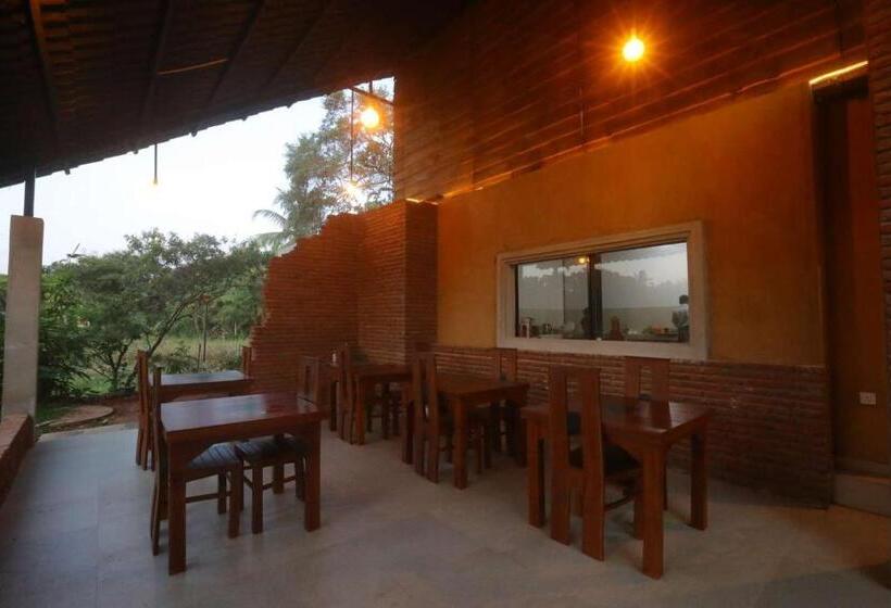 اتاق لوکس, Monaara Leisure   Anuradhapura