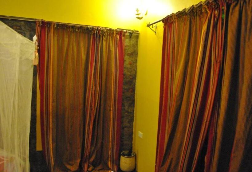 اتاق استاندارد یک نفره, Mondi Lodge Kisoro