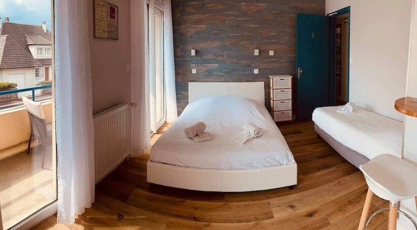 Трехместный Номер Стандарт с Балконом, Hôtel De La Plage