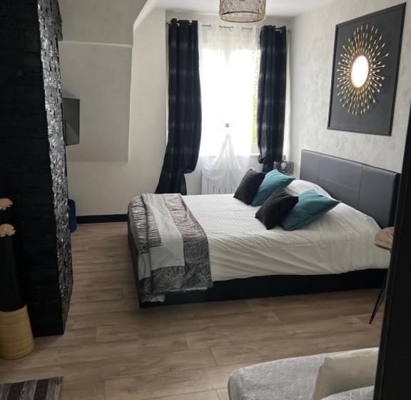 Номер Стандарт Вид на Бассейн, Gites Et Chambres Des Coteaux