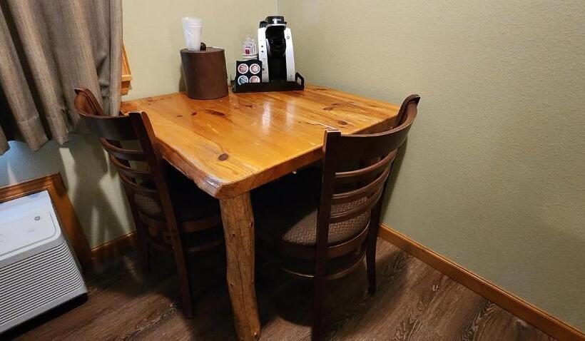 Люкс Deluxe Кровать Кинг, Nisqually Lodge