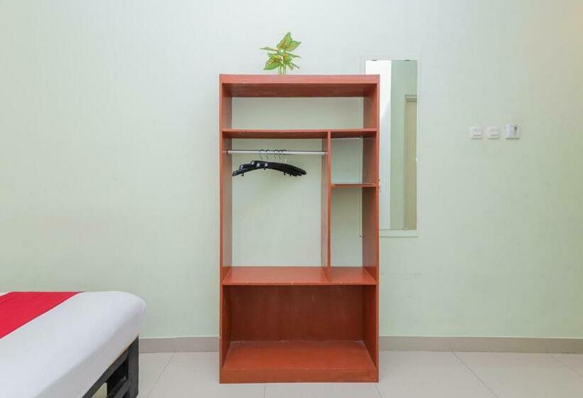 Номер Стандарт, Reddoorz Near Alun Alun Madiun