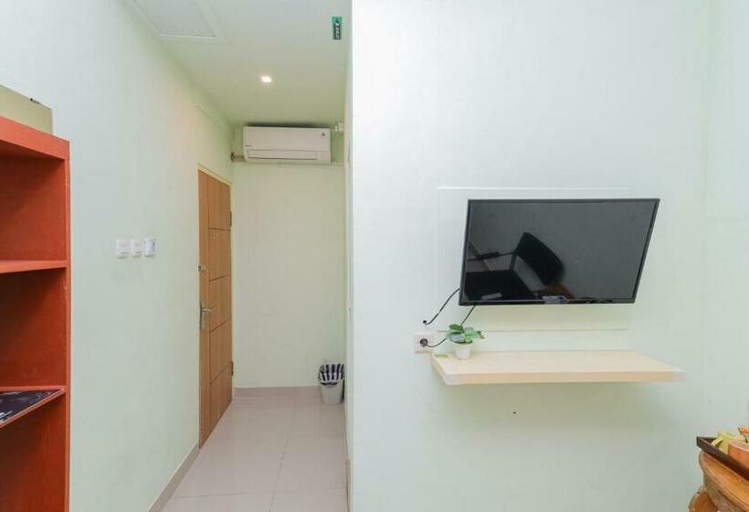 Номер Стандарт, Reddoorz Near Alun Alun Madiun