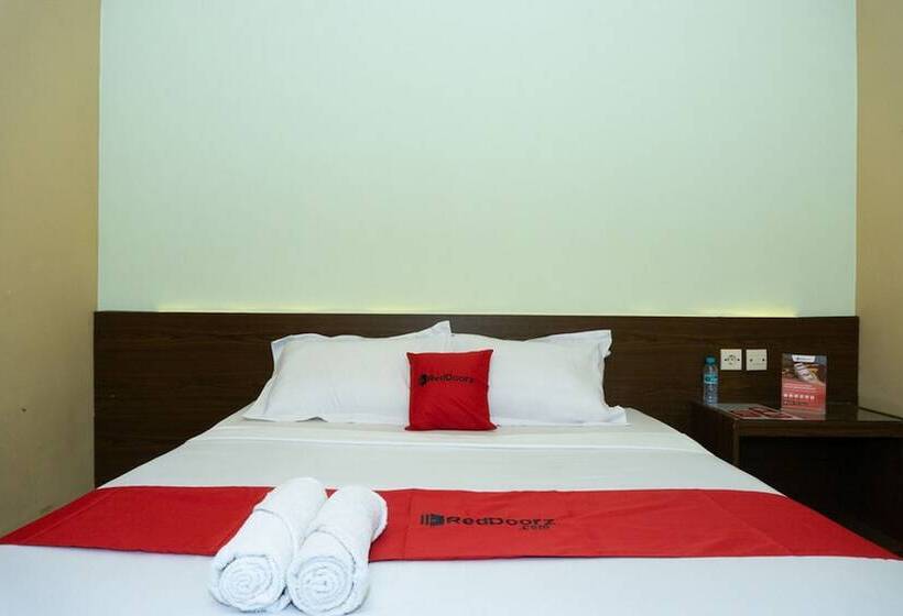 Номер Стандарт, Reddoorz Near Alun Alun Madiun