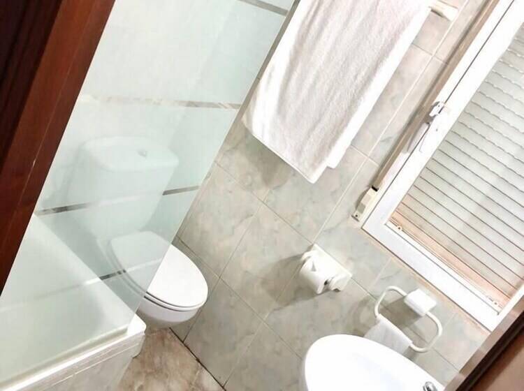 Номер Стандарт, Hostal Hermanos Sánchez