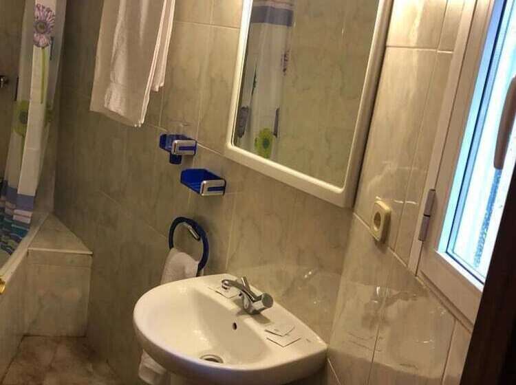 Номер Стандарт с Балконом, Hostal Hermanos Sánchez
