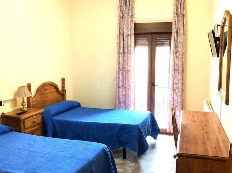 Номер Стандарт с Балконом, Hostal Hermanos Sánchez