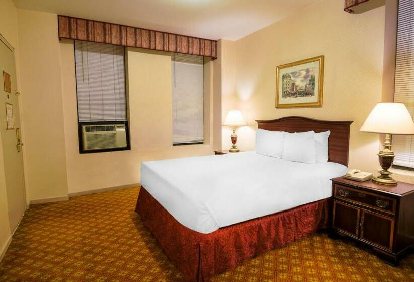 اتاق استاندارد, Night Hotel Broadway