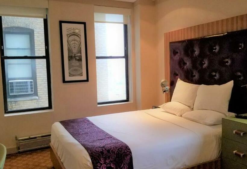 اتاق کلاس بیزنس, Night Hotel Broadway