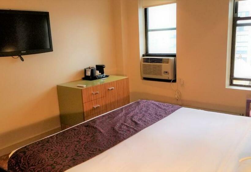 اتاق کلاس بیزنس, Night Hotel Broadway