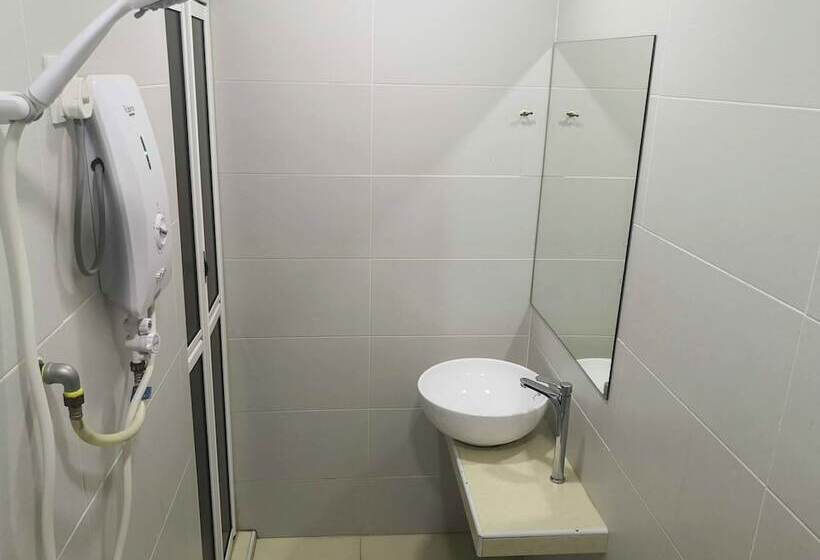 Номер Стандарт Трехместный, Tropika Garden Hotel Kulai