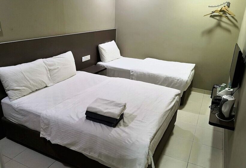 Номер Стандарт Трехместный, Tropika Garden Hotel Kulai