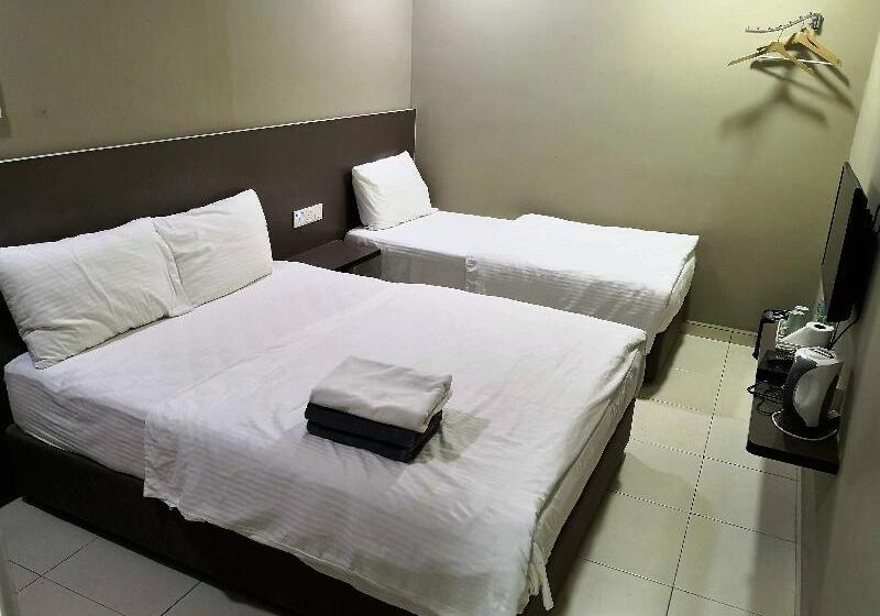 Номер Стандарт Трехместный, Tropika Garden Hotel Kulai