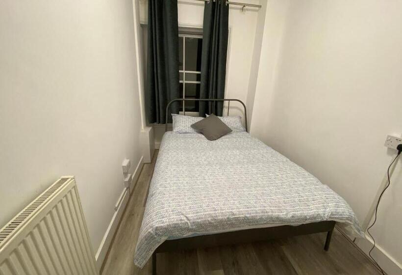اتاق استاندارد با سرویس بهداشتی مشترک, Urbany Hostel London 18 40 Years Old