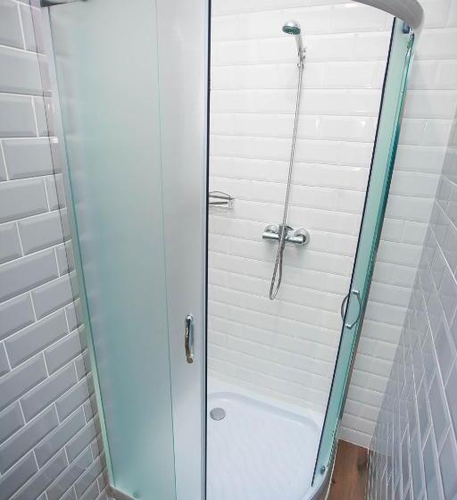 Четырехместный номер эконом класса с общей ванной комнатой, Dream Hostel Khmelnytskyi