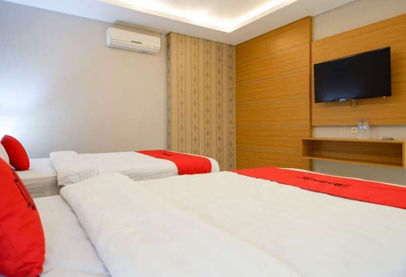 Семейный Номер, Reddoorz Plus At Hotel Srikandi Kendari