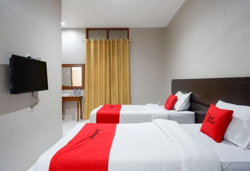 Номер Superior, Reddoorz Plus At Hotel Srikandi Kendari