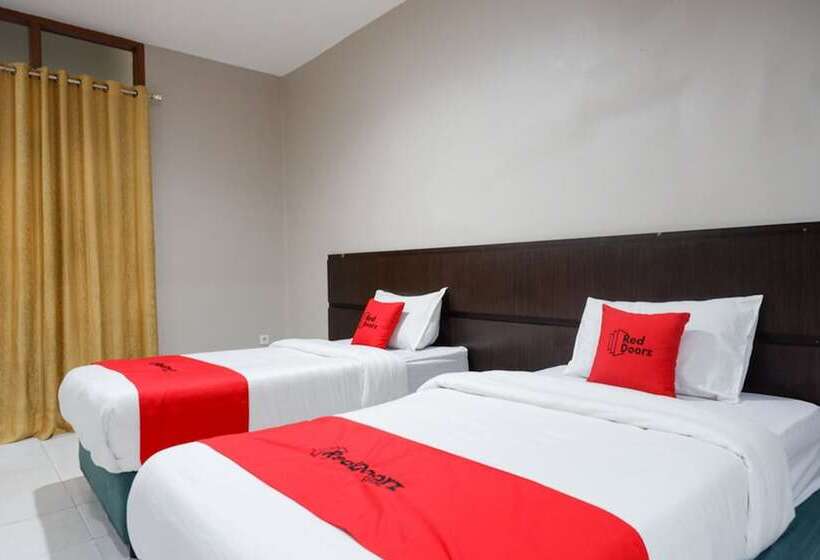Номер Superior, Reddoorz Plus At Hotel Srikandi Kendari