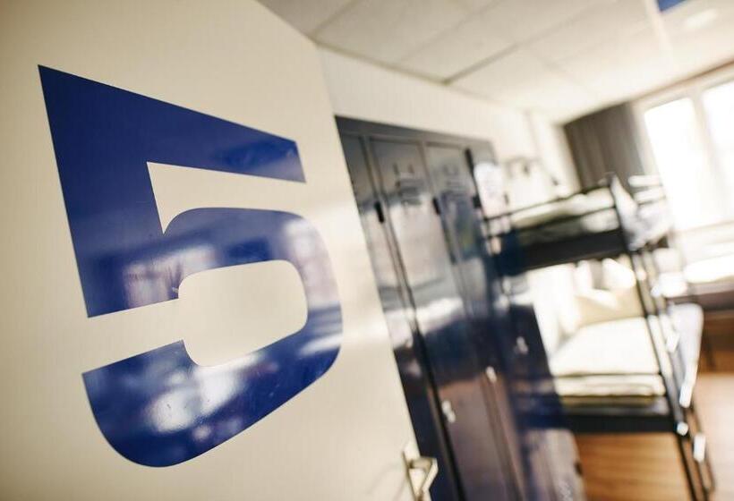 Кровать в Многоместном Номере с Общей Ванной, Sleep Station Hostel