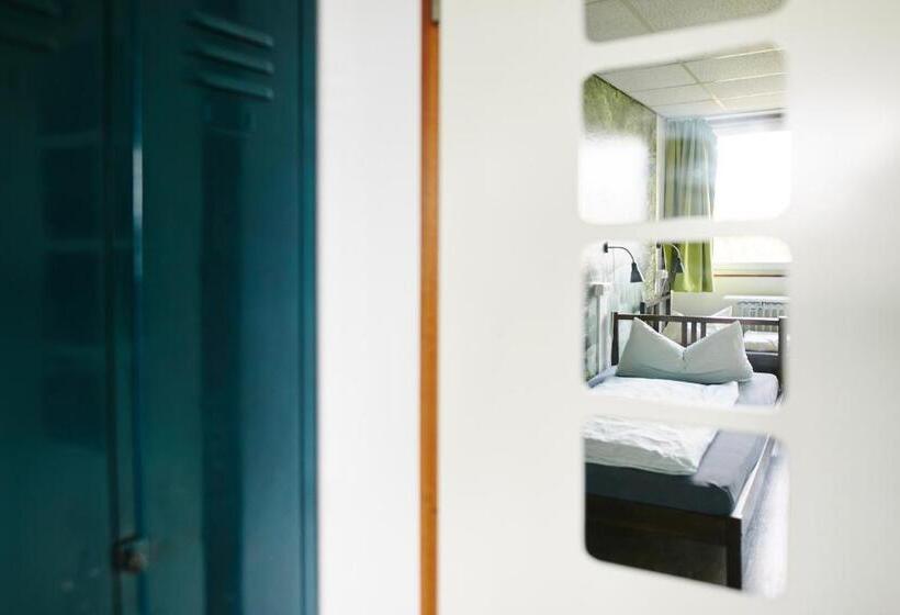 Кровать в Многоместном Номере с Общей Ванной, Sleep Station Hostel