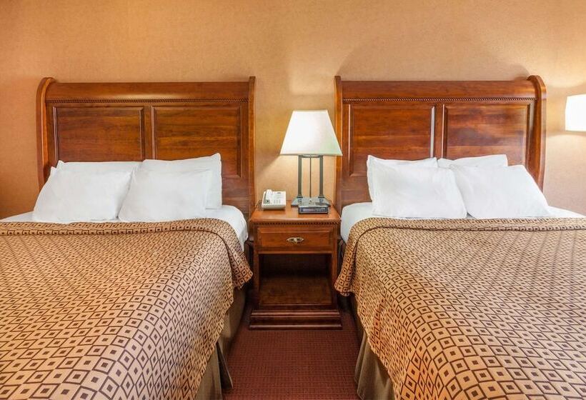 Номер Стандарт 2 Двуспальные Кровати, Ramada By Wyndham Mackinaw City Waterfront