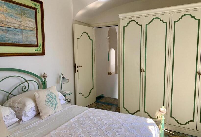 اتاق لوکس با چشم‌انداز دریا, Villa Le Baste