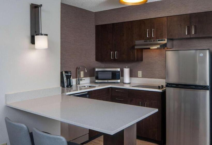 장애인을 위한 스위트, Sonesta Es Suites Fairfax Fair Lakes