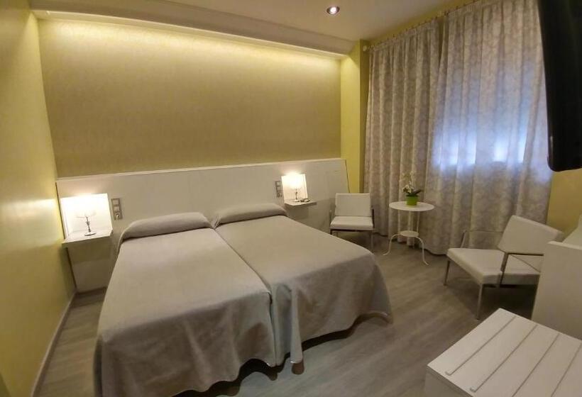 スーペリアールーム, Hostal Paris