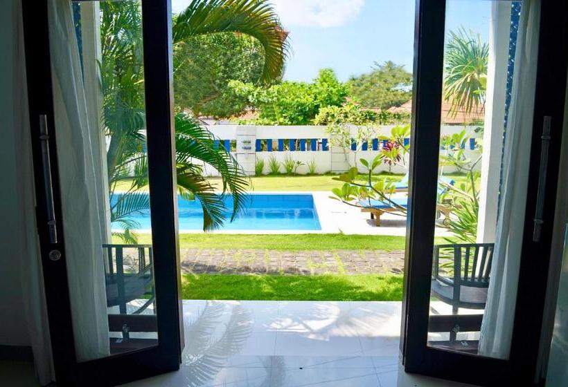 Трехместный Номер Стандарт Вид на Бассейн, Sea Star Bali