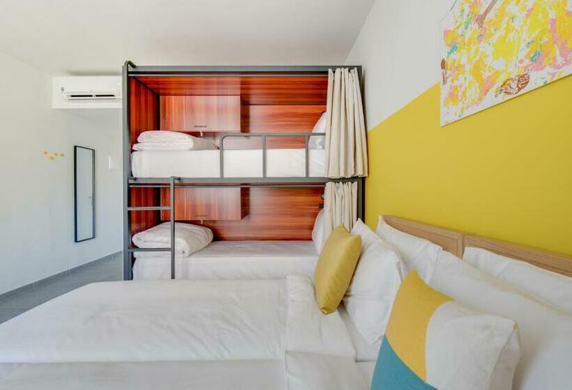 Семейный Номер, Selina Athens Theatrou