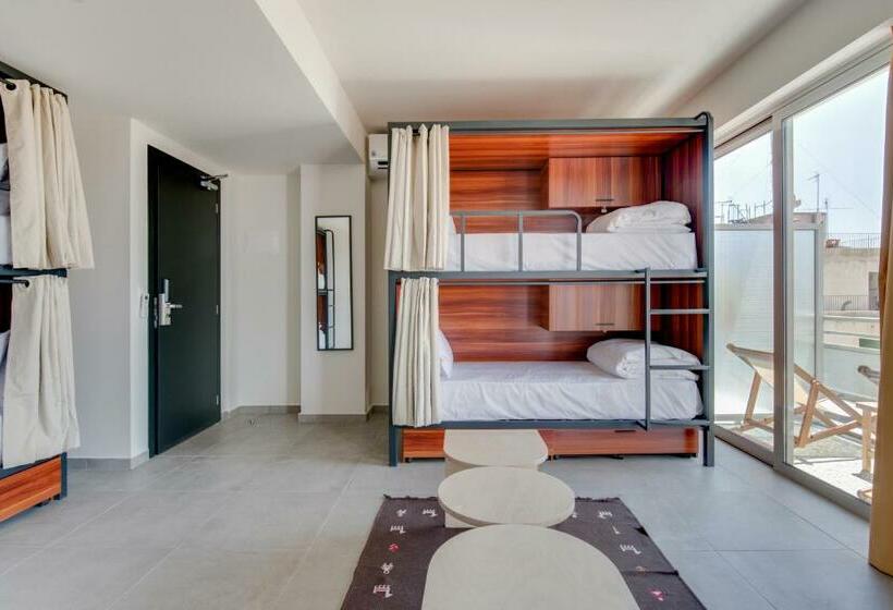 Кровать в Общей Комнате, Selina Athens Theatrou