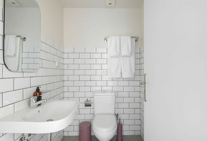 Номер Стандарт, Selina Athens Theatrou