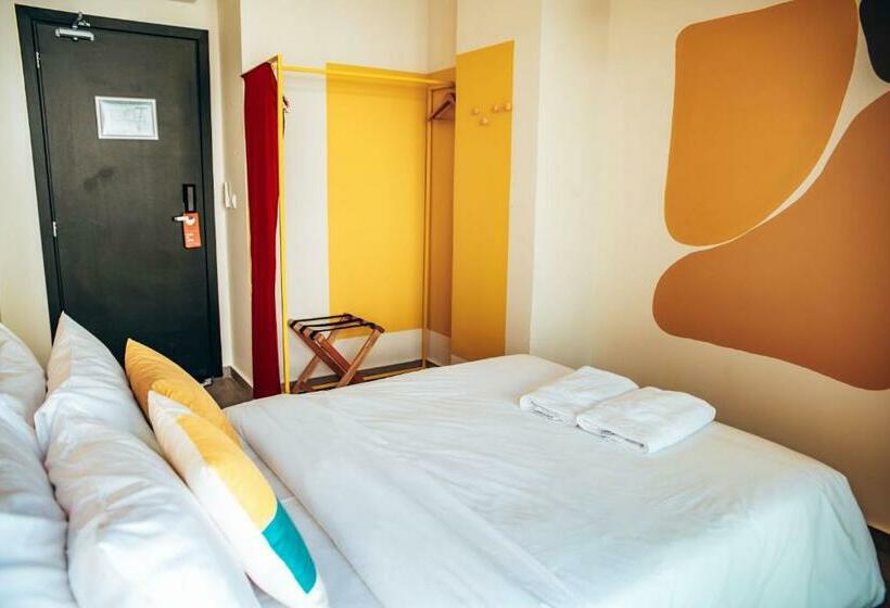 Номер Базовый Совметсный Санузел, Selina Athens Theatrou