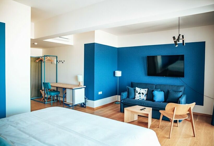 Люкс, Selina Athens Theatrou