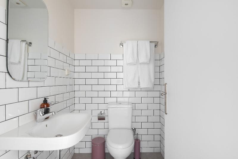 Номер Стандарт, Selina Athens Theatrou